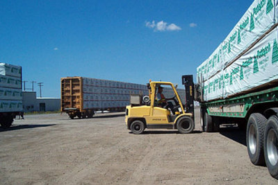lifter unloading a truck
